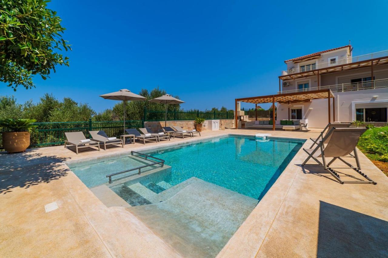 Vila Estella With Pool, Children Area, Bbq & Magnificent Views! *