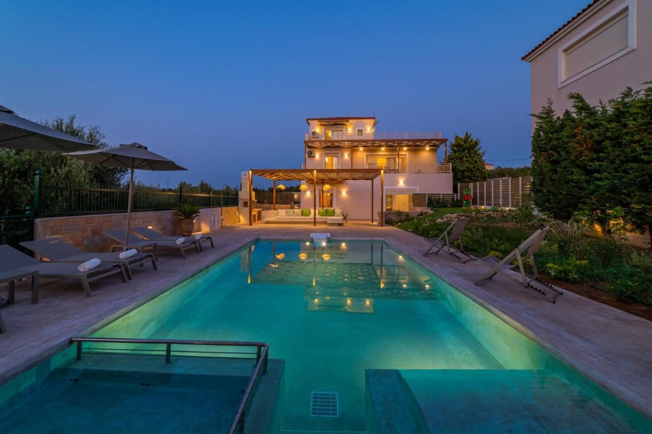 Estella With Pool, Children Area, Bbq & Magnificent Views! Villa *
