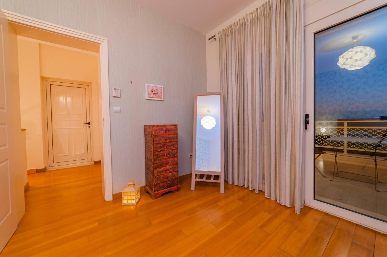 Vila Estella With Pool, Children Area, Bbq & Magnificent Views!