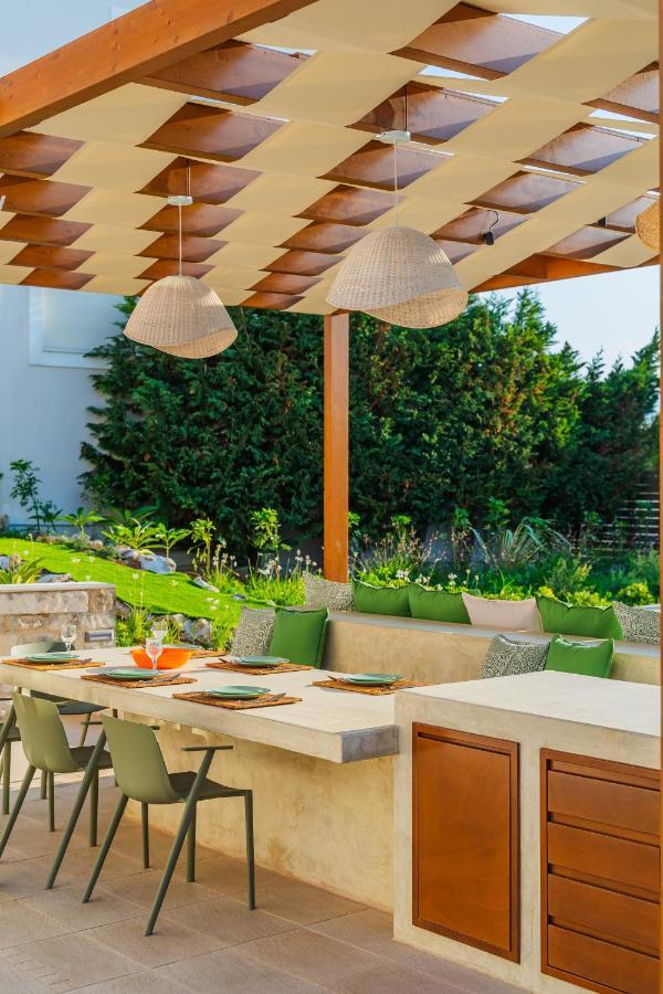 Estella With Pool, Children Area, Bbq & Magnificent Views! Astérion
